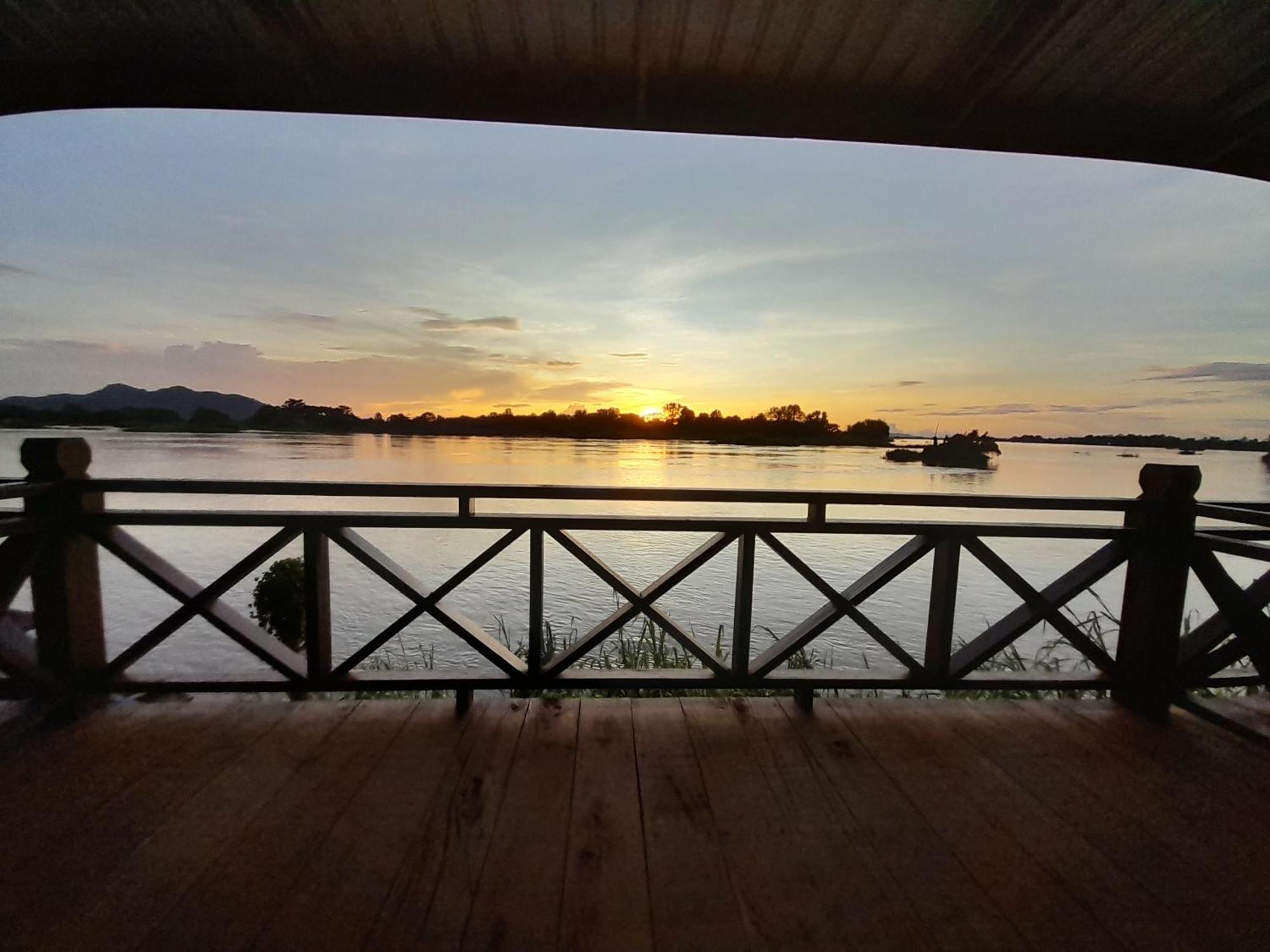 Dondet Vixay Sunset And River View Don Det Exterior photo